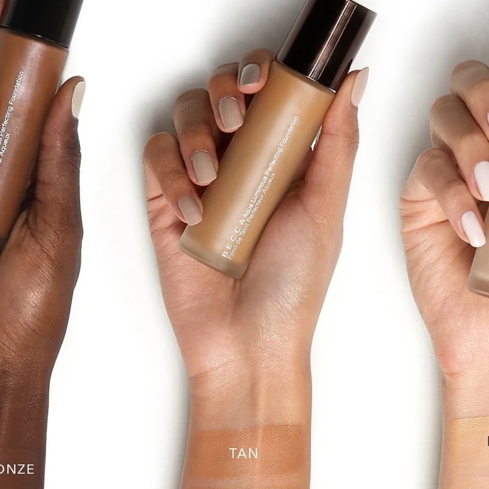 BECCA Aqua Luminous Perfecting foundation